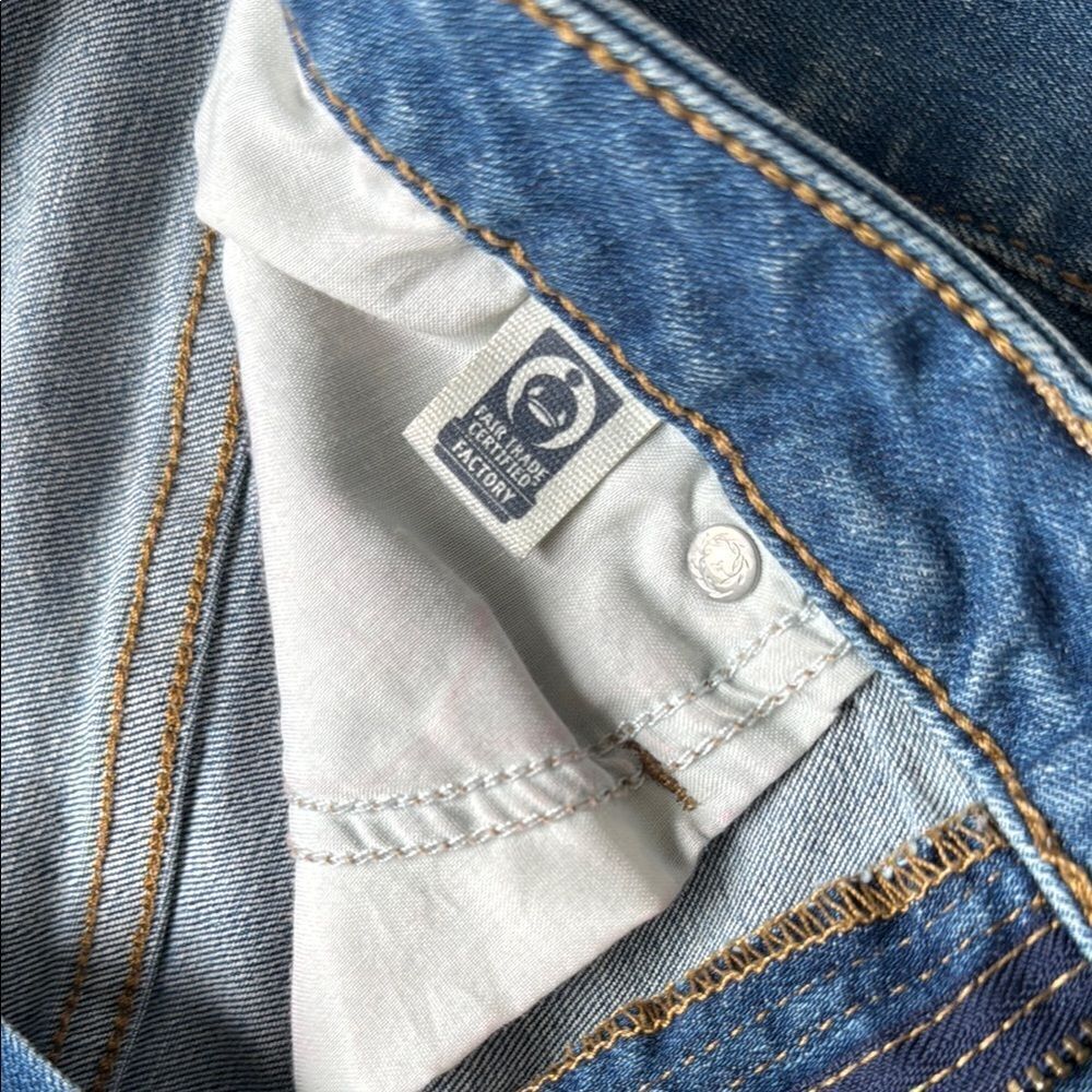 Universal Thread Distressed Jean Shorts - Picture 6 of 6